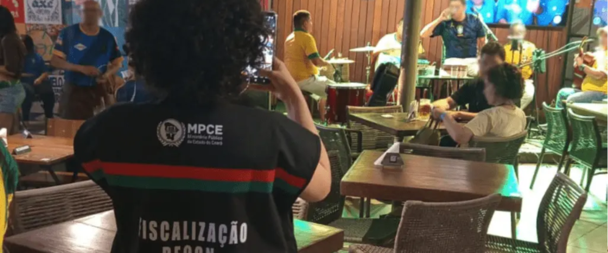 Bares do Meireles são autuados por cobrar taxa em jogo do Brasil