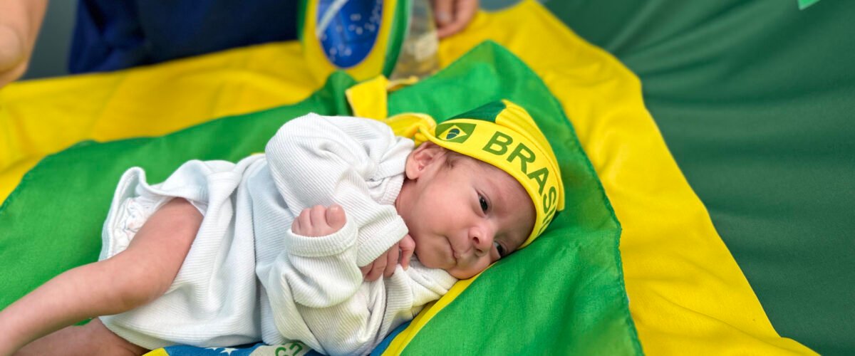 Bebês da Santa Casa de Sobral fazem ensaio da Copa do Mundo