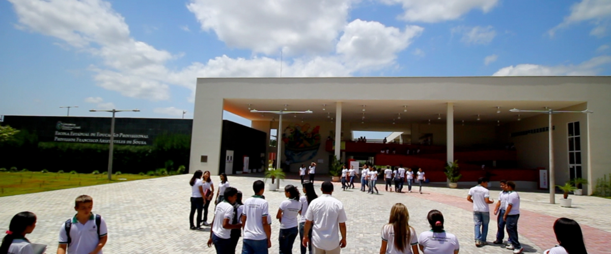 CE domina Enem 2025 4 das 5 melhores escolas do Brasil
