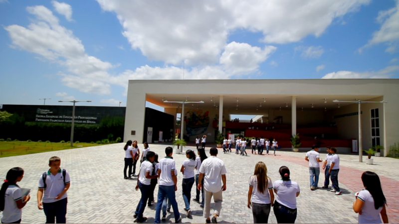CE domina Enem 2025 4 das 5 melhores escolas do Brasil