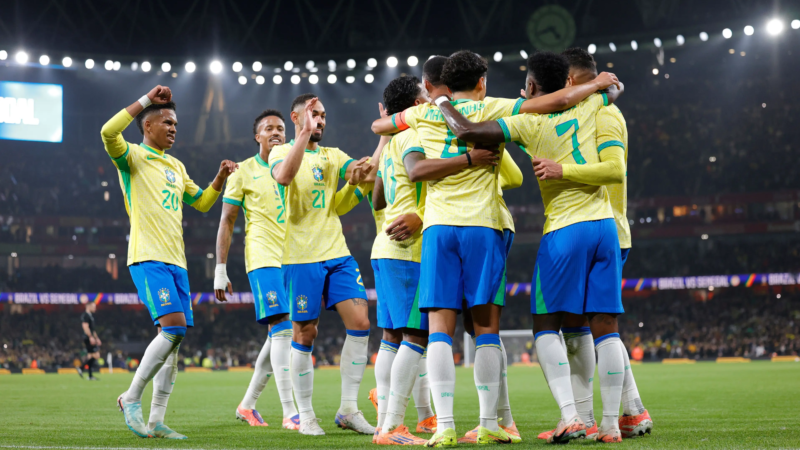 Jogo do Brasil altera horário de comércio em Fortaleza