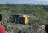 Acidente com ônibus de romeiros deixa 2 mortos no Ceará
