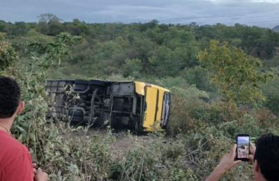 Acidente com ônibus de romeiros deixa 2 mortos no Ceará