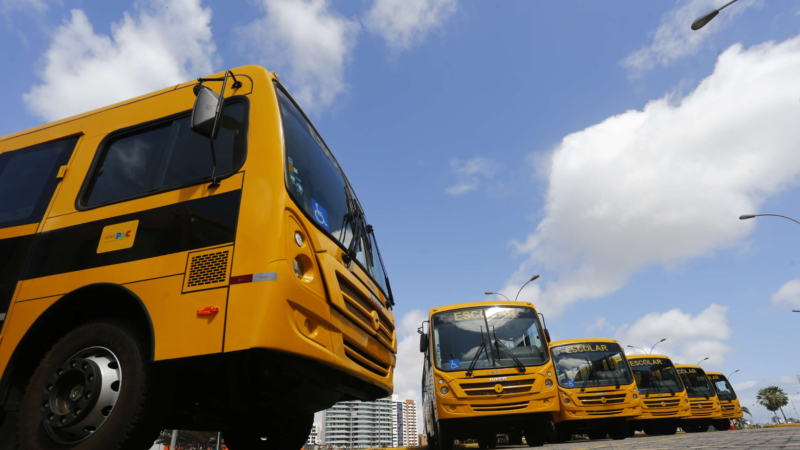 Ceará recebe 40 novos ônibus escolares do Governo Federal