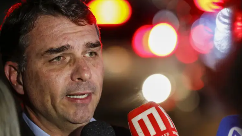 Flávio Bolsonaro lança Alcides Fernandes ao Senado nesta sexta