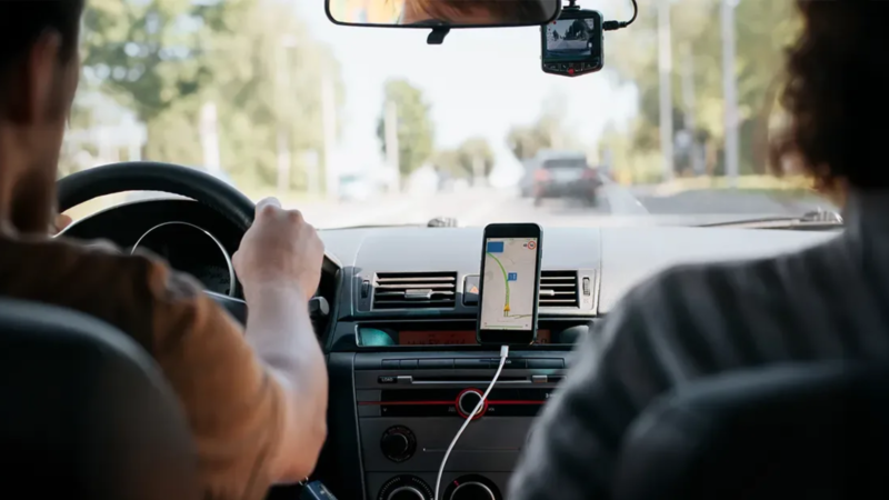 Mulher é sequestrada em carro por app em Fortaleza