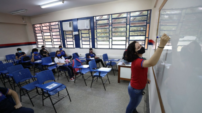 Professores da rede pública poderão fazer pós-graduação com licença paga