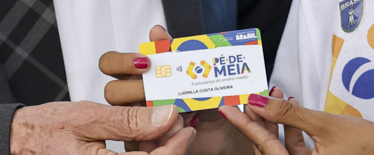 Pé-de-Meia paga R$ 200 para novos alunos; veja quem recebe