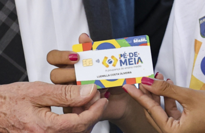 Pé-de-Meia paga R$ 200 para novos alunos; veja quem recebe