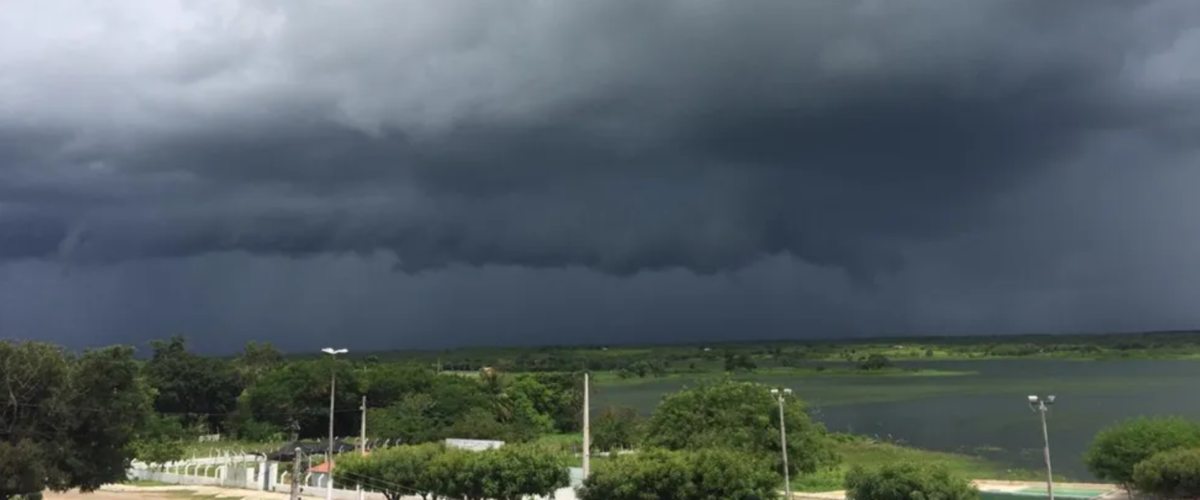 Inmet emite alerta de chuvas intensas para o Ceará neste sábado