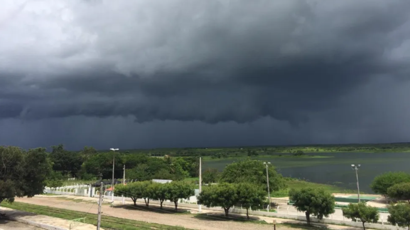 Inmet emite alerta de chuvas intensas para o Ceará neste sábado