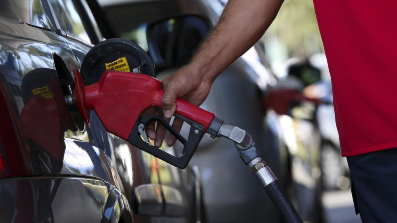 Projeto quer proibir preços diferentes em postos de gasolina
