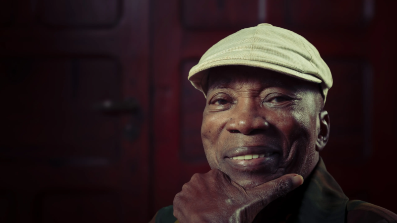 Milton Nascimento tem alta após pneumonia e volta para casa
