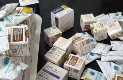 Casal é preso vendendo remédios ilegais com delivery em Fortaleza