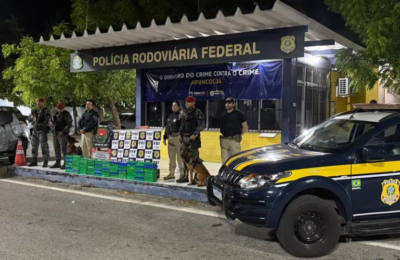 PRF apreende 100 kg de cocaína em Fiat Strada na BR-222