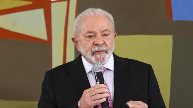 Lula elogia educação do Ceará e compara com São Paulo