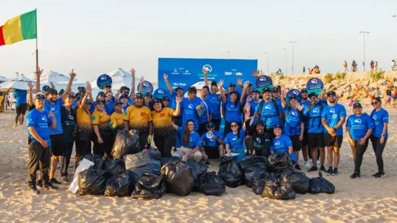 Mutirões recolhem mais de 500 kg de lixo em praias de Fortaleza