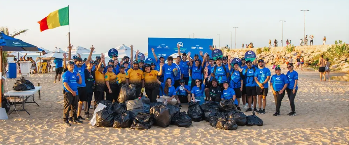 Mutirões recolhem mais de 500 kg de lixo em praias de Fortaleza