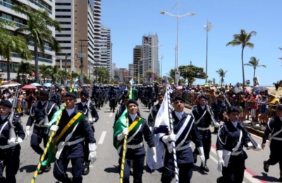 Desfile de 7 de Setembro reúne 8 mil na Beira Mar