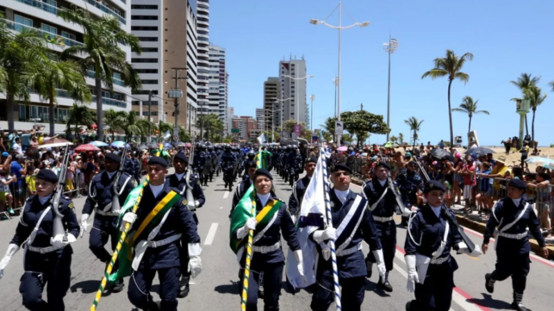 Desfile de 7 de Setembro reúne 8 mil na Beira Mar