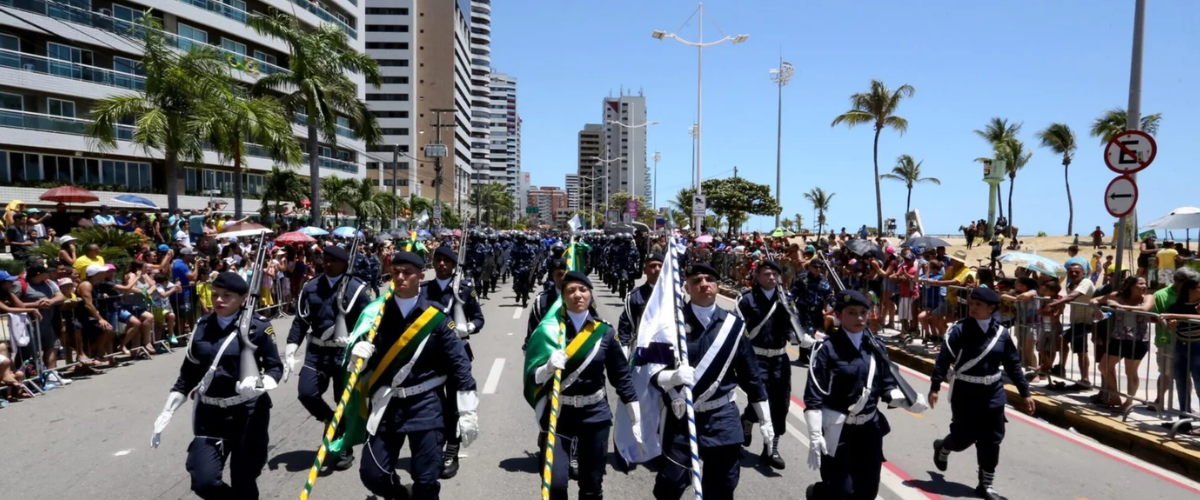 Desfile de 7 de Setembro reúne 8 mil na Beira Mar