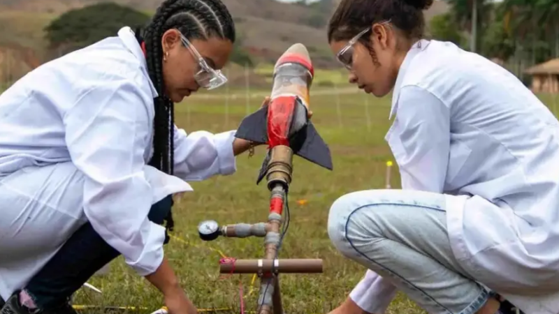 Prefeitura deixa 25 alunos fora de competição de foguetes