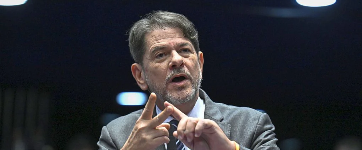 Cid Gomes lidera disputa para Senado no Ceará em 2026