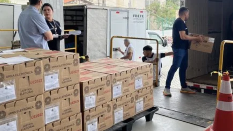 TRE-CE inicia distribuição de urnas eletrônicas em Fortaleza
