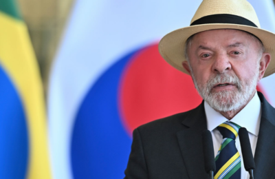 Lula agradece idosos e promete regular redes sociais
