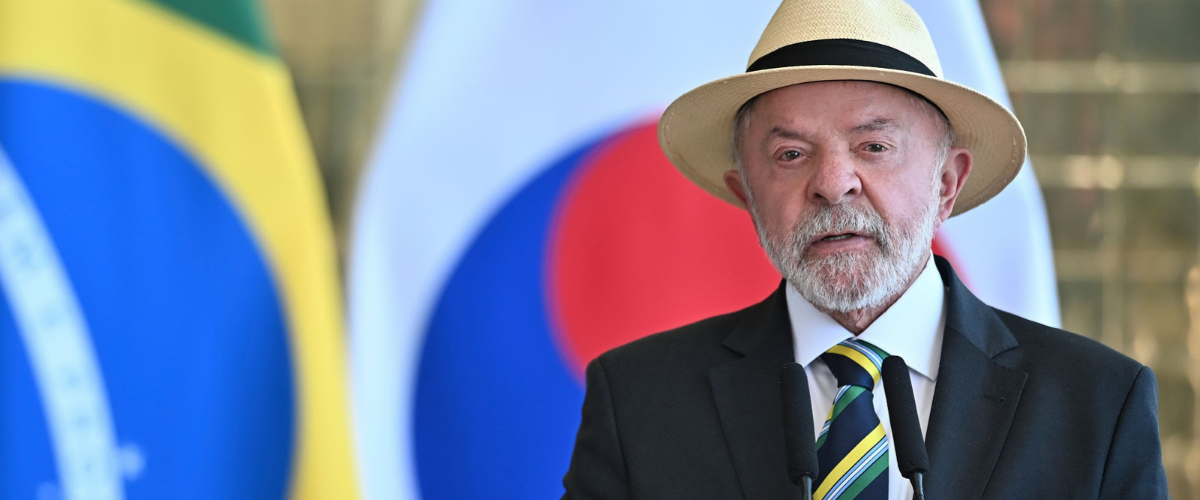 Lula agradece idosos e promete regular redes sociais