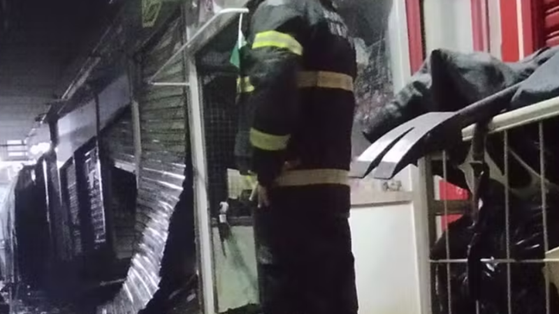 Incêndio atinge Centro Fashion Fortaleza na madrugada