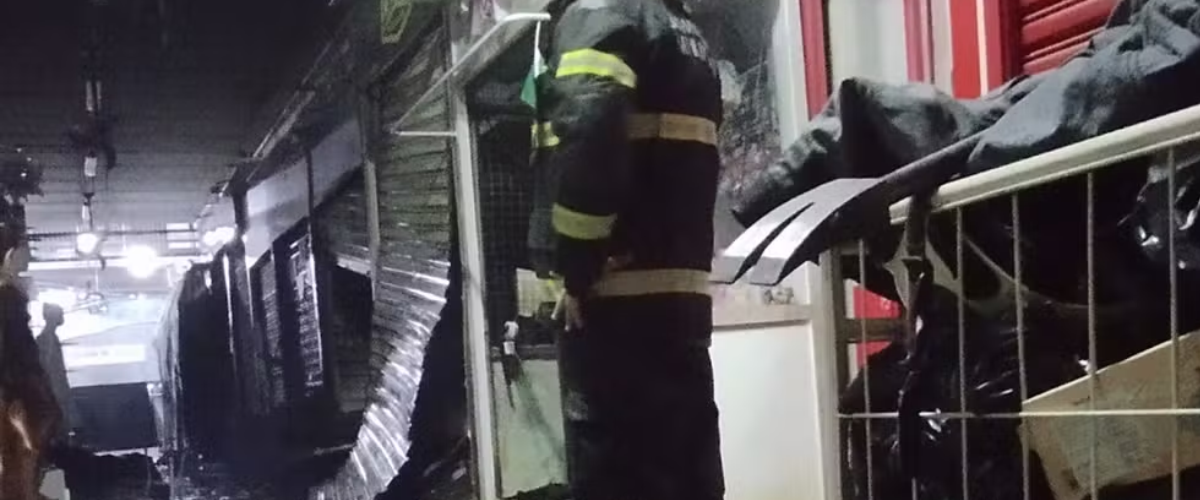 Incêndio atinge Centro Fashion Fortaleza na madrugada